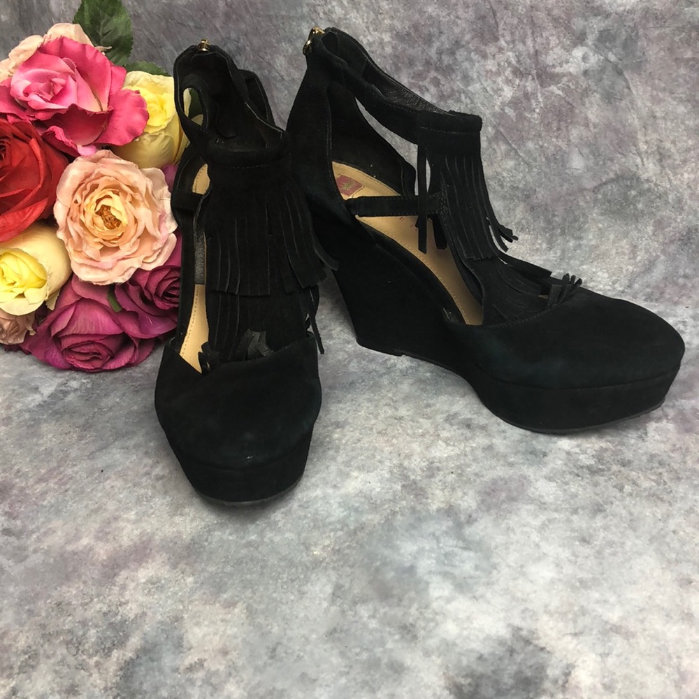 Sexy black suede Elaine Turner fringe wedge 🌹